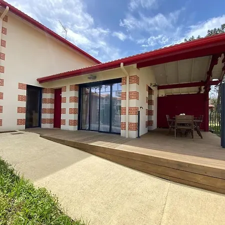 Casa de Férias Air-Conditioned House In The Arcachon Style With Swimming Pool