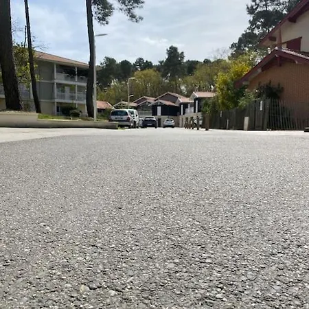 Maison Typee Arcachonnaise Avec Piscine Commune Casa de Férias *