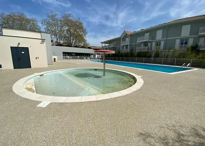 Maison Typee Arcachonnaise Avec Piscine Commune *