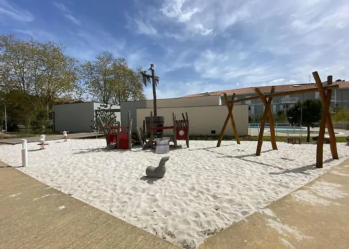 Casa de Férias Air-Conditioned House In The Arcachon Style With Swimming Pool